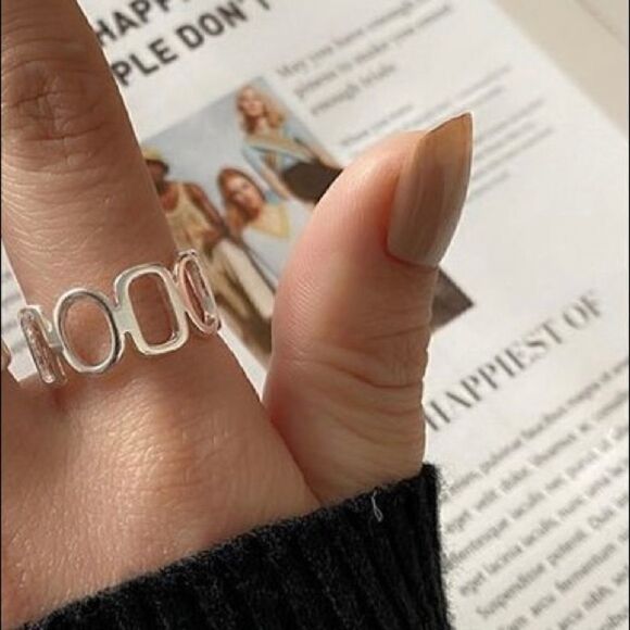 Minimalist Chic Design Adjustable Ring - Picture 5 of 5